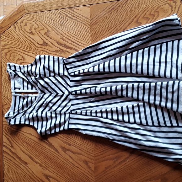 Super cute striped dress with pleated bottom - Picture 6 of 6
